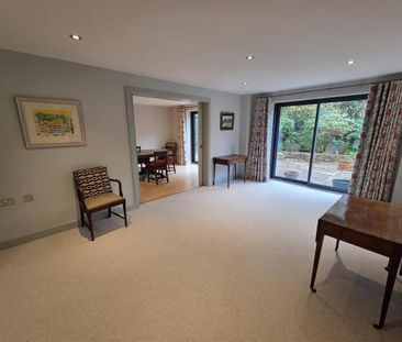 5 bedroom detached house to rent - Photo 1