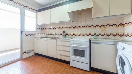 Plaça Honduras, Valencia, Valencian Community 46022 - Photo 2