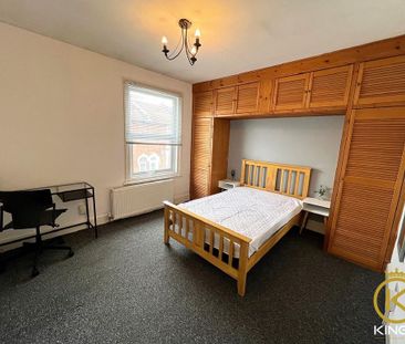 4 bedroom terraced house to rent - Photo 4