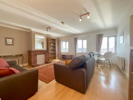 2 bedroom Apartment to let - Photo 2