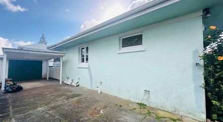 3-Bedroom Home in Mt Albert Road with Carport - Photo 5