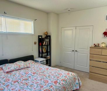 For Lease - 142 Salterton Circle, Vaughan, Ontario - Photo 4