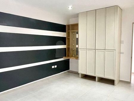 Casa en renta con 4 recámaras, una en PB en Juriquilla Preserve - Photo 2