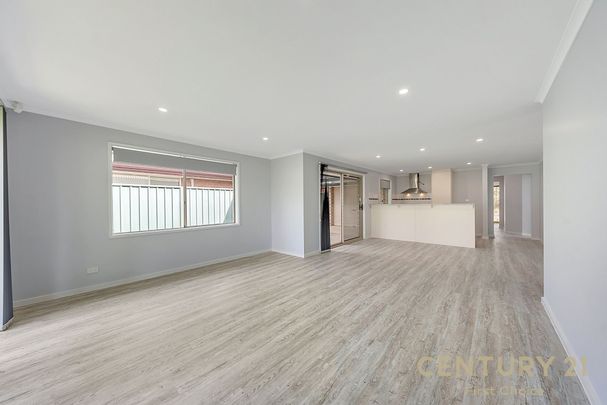 Recently Renovated 3 Bedroom Home in Fantastic Location&excl;&excl;&excl; - Photo 1