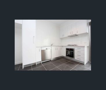 Spacious townhouse in central location - Photo 2