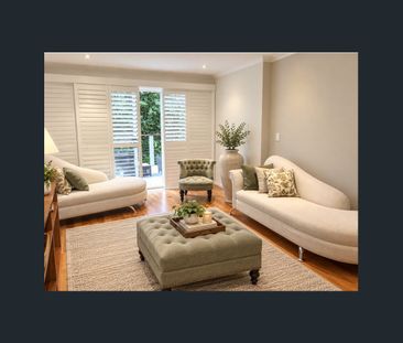BEAUTIFULLY PRESENTED APARTMENT - BETWEEN THE LAKE AND THE BEACH! - Photo 1