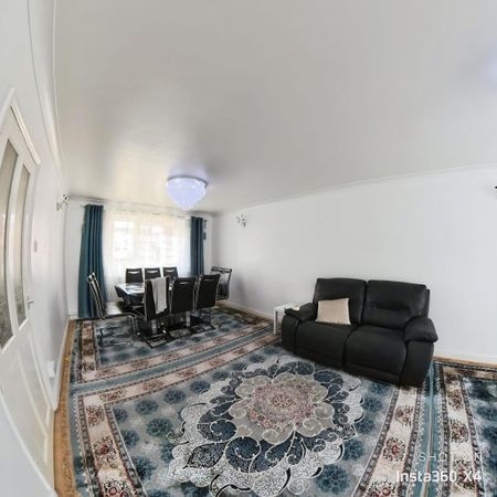 3 bedroom flat to rent - Photo 5