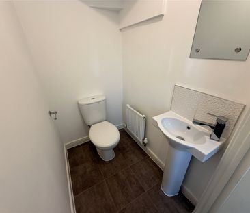 3 bedroom house to rent Meridian Close, Nottingham, Nottinghamshire... - Photo 5