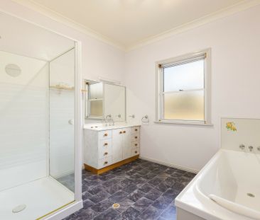 2 Riethmuller Road, Glenvale - Photo 5