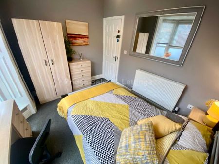 Room 1, Cranwell Street - Photo 3