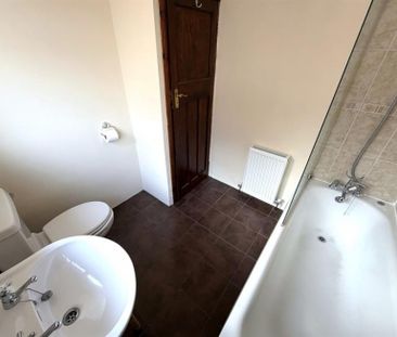 3 Bedroom Semi Detached To Let - Photo 3