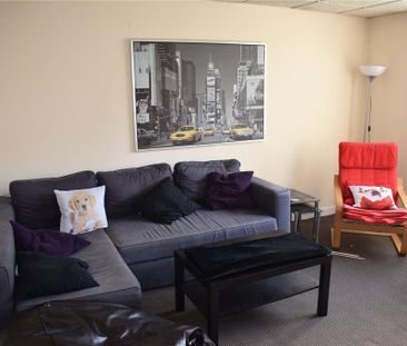 4 bedroom semi-detached house to rent - Photo 1