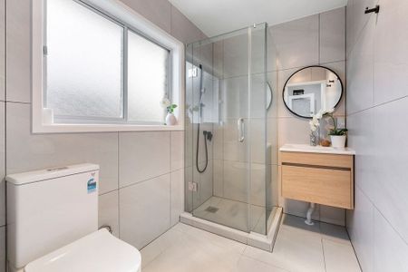 Renovated Brick & Tile 2BR Home in Bucklands Beach - Photo 3