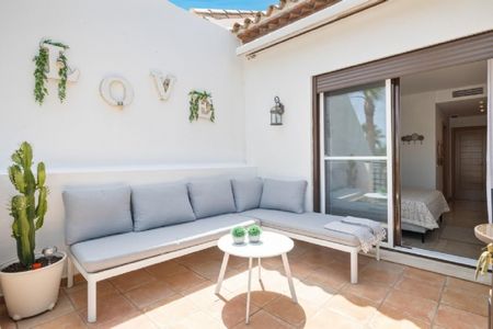 2 Bedroom Apartment For Rent in Estepona, Málaga - Photo 2