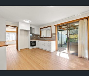 Charming home conveniently located in the FHSZ! - Photo 3