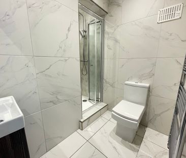 3 bedroom Semi-Detached House to let - Photo 6