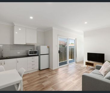 Modern Fully Furnished Units – All Bills Included - Photo 1