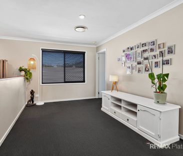 Huge Family Home Opposite Park - Photo 3