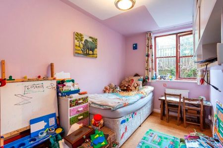 2 Bed Flat, Sugar Loaf Walk, E2 - Photo 4