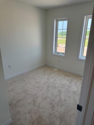 For Lease - 39 Gunnel Road, Welland, Ontario - Photo 1