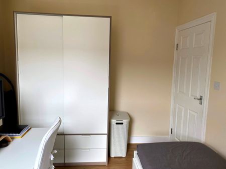 2 Bed Terraced House, Pitchford Street, E15 - Photo 5