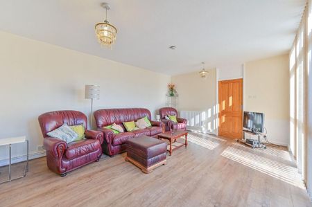 3 bedroom flat to rent - Photo 4