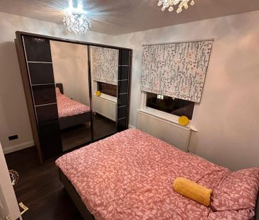 4 bedroom terraced house to rent - Photo 1