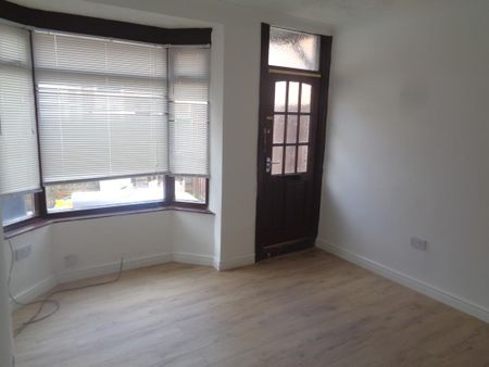 2 bedroom end of terrace house to rent - Photo 2