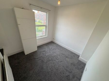 2 bed Terraced - To Let - Photo 4