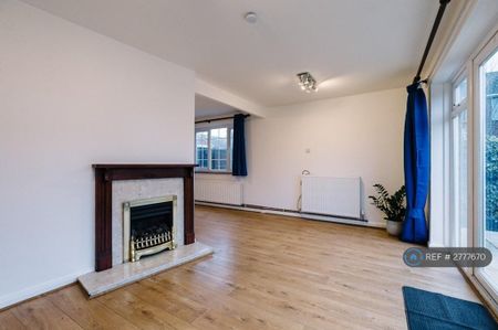 3 bedroom semi-detached house to rent - Photo 3