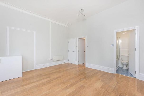 Flat to rent - Photo 1