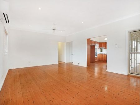 Shellharbour Village Stunner, freshly painted through out - Photo 5