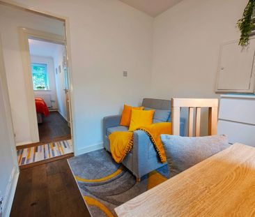 3 Bed Flat, Thursley Gardens, SW19 - Photo 3