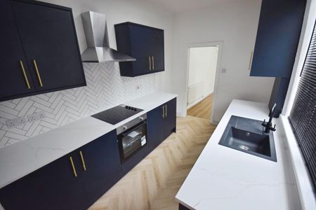 3 bedroom terraced house to rent - Photo 4