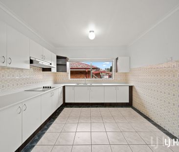 Big 4 Bedroom Ensuite House With Tandem Garage - Photo 2