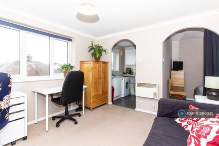 Studio to rent - Photo 2