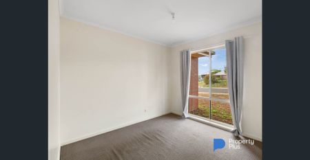 Neat & Low-Maintenance Living in a Quiet Court - Photo 2