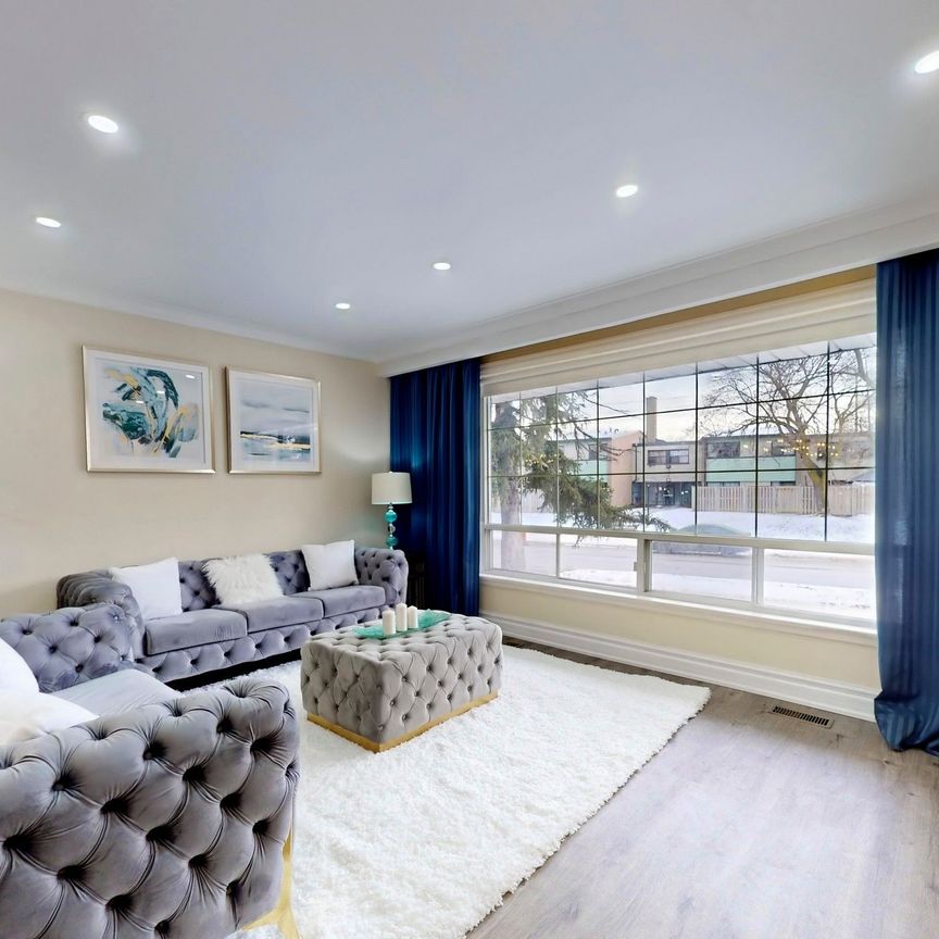 For Lease - 189 Kingsview Boulevard, Toronto, Ontario - Photo 1