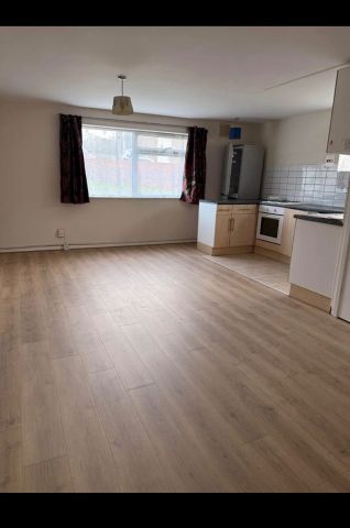 Studio Flat, Handcross Road, LU2 - Photo 5