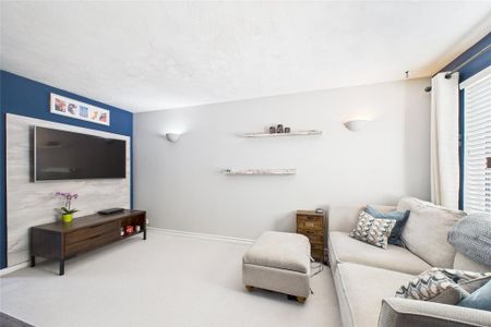 2 bedroom end of terrace house to rent - Photo 2