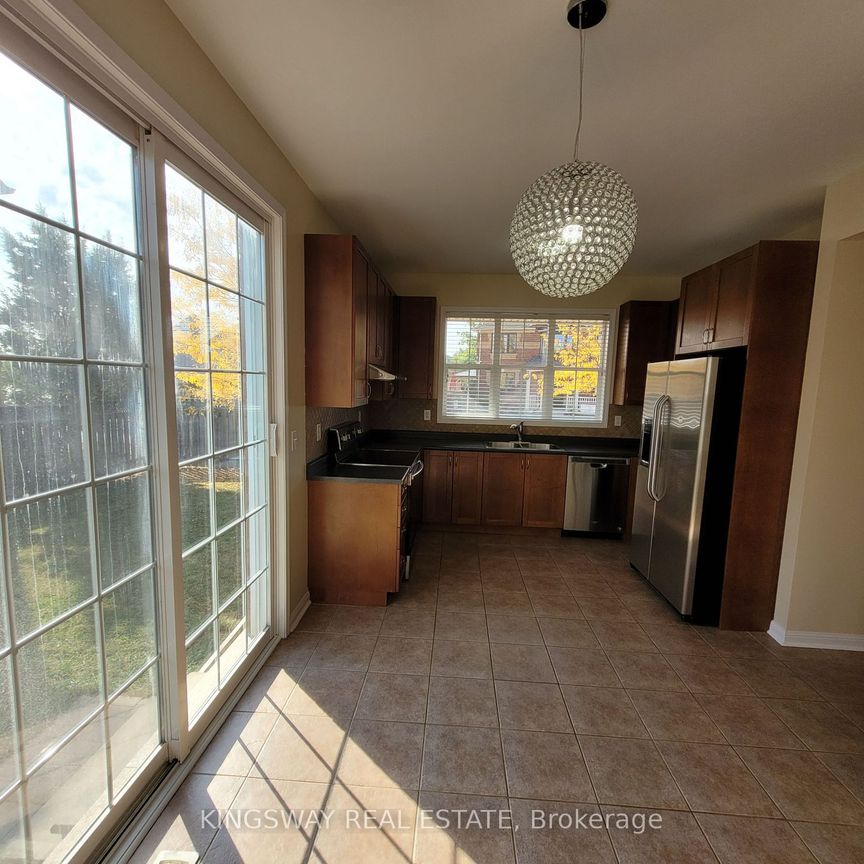 Detached Home For Lease | W8126002 - Photo 1