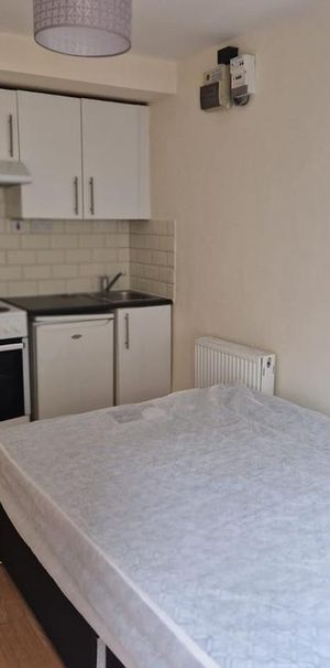 Studio to rent - Photo 1