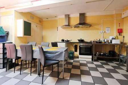 Room In Nelson House, Goat Street, Haverfordwest, SA61 - Photo 4