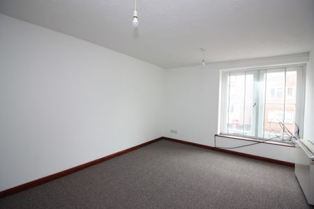 2 bed apartment to rent in High Street, Crediton, EX17 - Photo 2