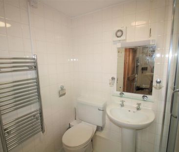 1 bedroom mews to rent - Photo 5