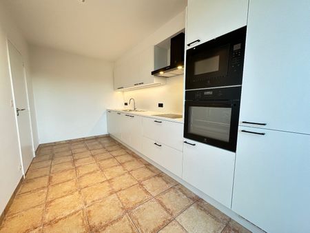 Gerenoveerd appartement met terras, garage en 2 slaapkamers in Tongeren - Photo 4