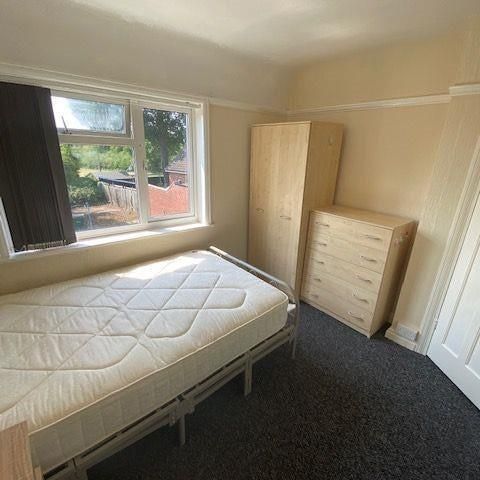 4 bedroom semi-detached house to rent - Photo 1