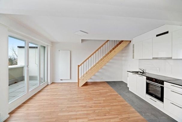 Renovated maisonette apartment in a quiet residential area, amidst a beautiful green environment - Photo 1