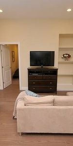 Pet Frie ndly2 Bedroom Suite Near Downtown - Photo 3