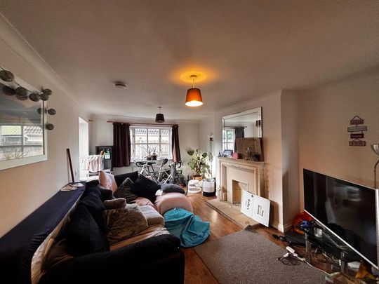 4 bedroom semi-detached house to rent - Photo 1